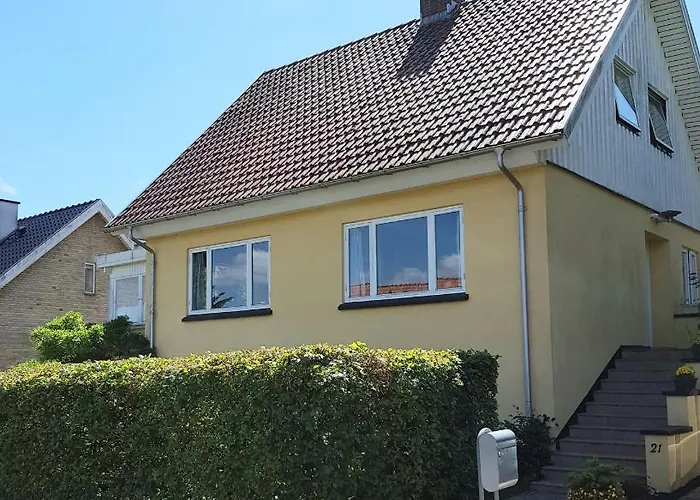 Lises Oda ve Kahvaltı 3*