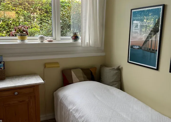 Lises Oda ve Kahvaltı 3*